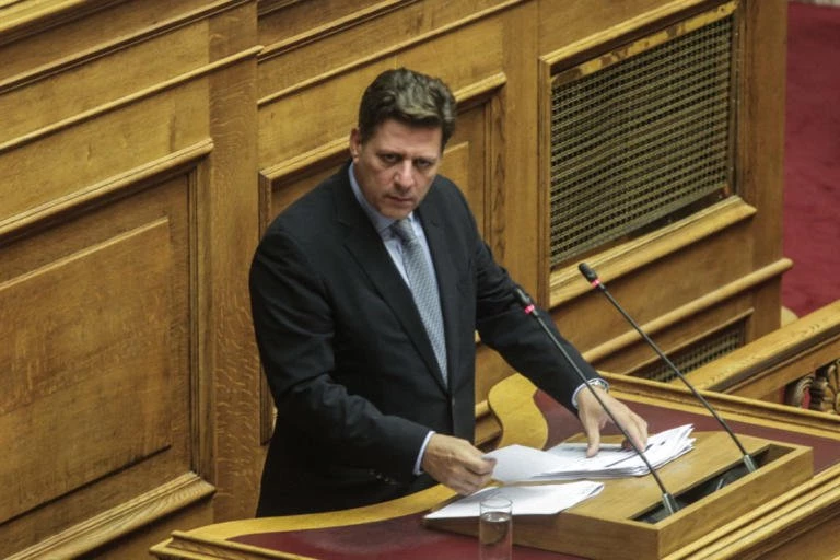 Τι ετοιμάζουν οι ΣΥΡΙΖΑΝΕΛ; – Βαρβιτσιώτης: Έκρηξη στις «ελληνοποιήσεις» μεταναστών!